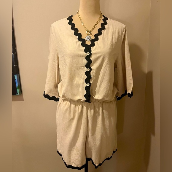NWT Ric Rac ButtonUp V-Neck Cream & Black Romper, size M (no belt) - Picture 2 of 11